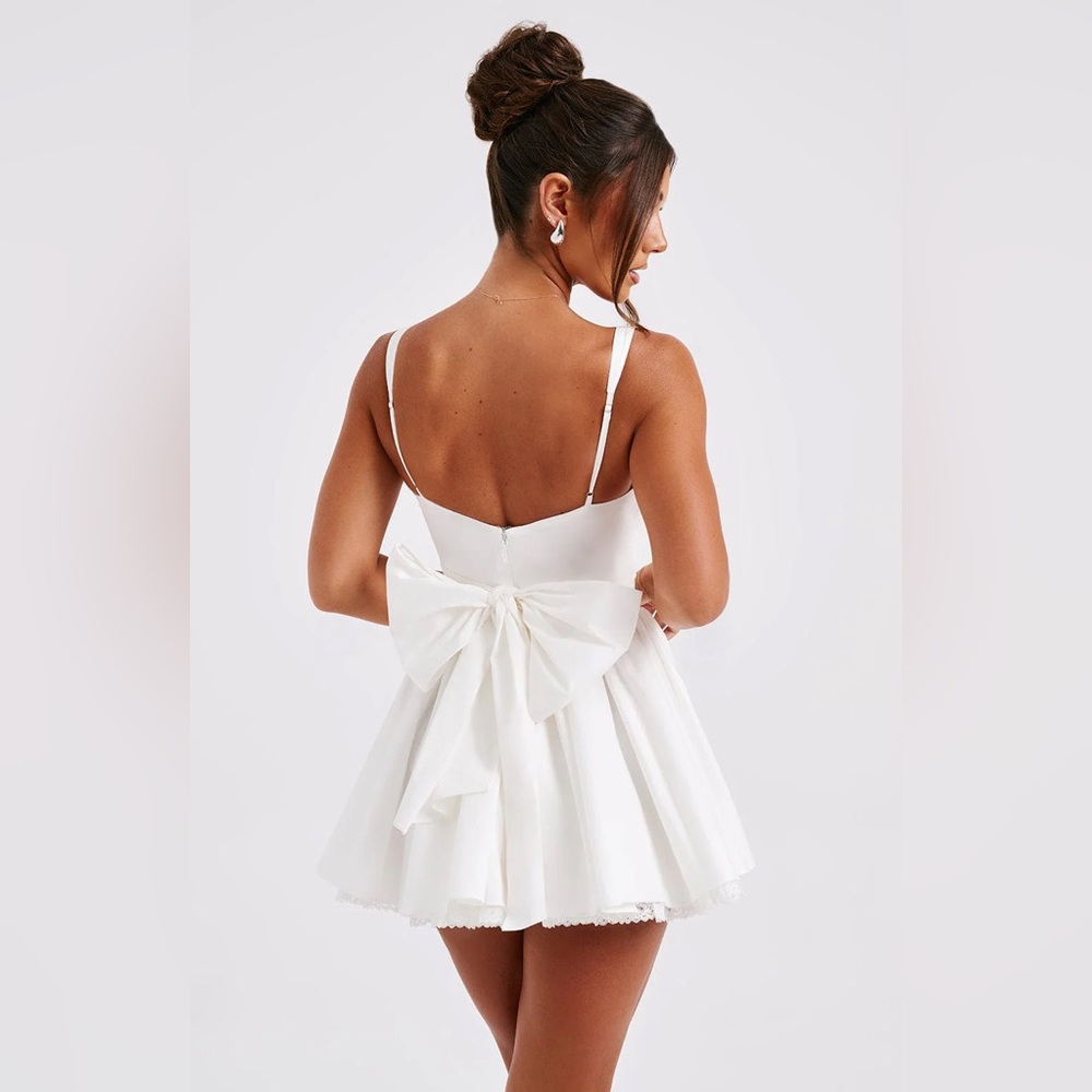 Bow-Back White Corset Mini Dress – Elegant Fit & Flare Party Dress